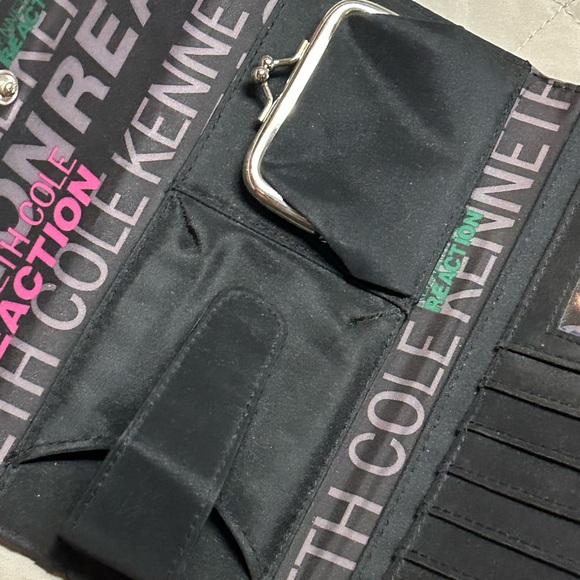 Reaction Kenneth Cole Purple Wallet -billfold - Credit Card - Coin Purse - Cell - Picture 8 of 11